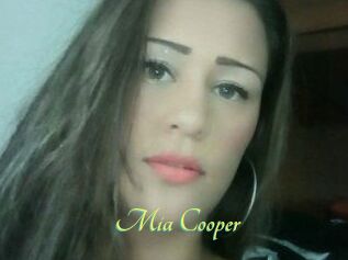 Mia_Cooper